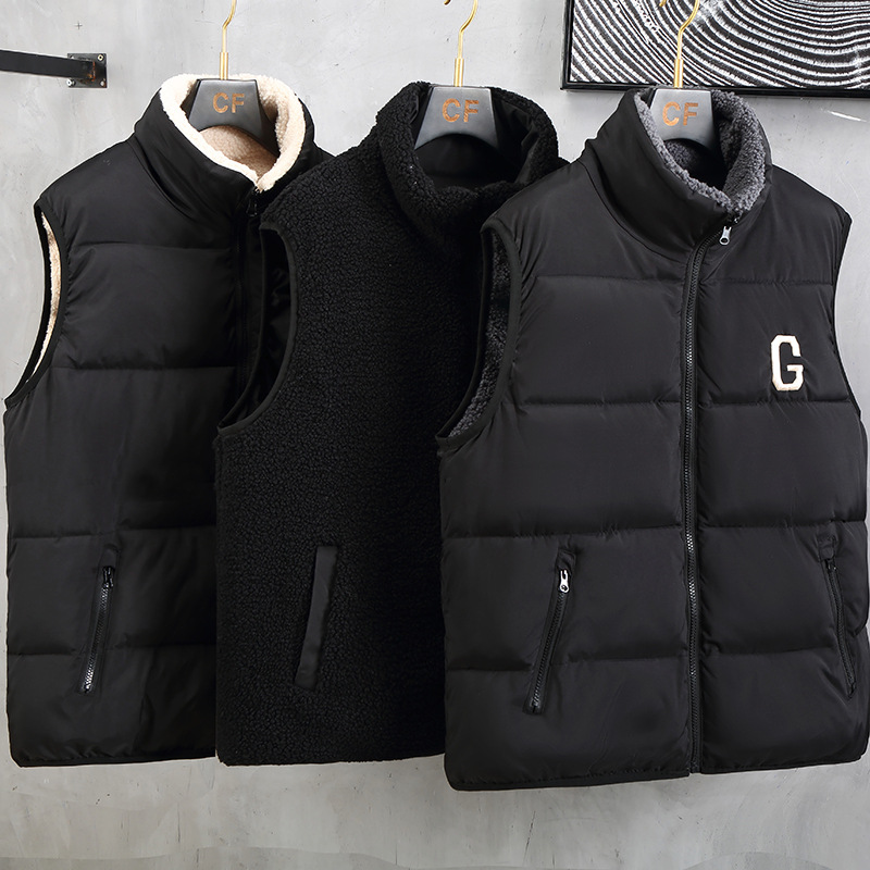 Yelekli erkek peluş ceket sonbahar kış trendi, şık ve bol bel kısmıyla kalın, sıcak tutan bir yelek giyiyor_voghion.com