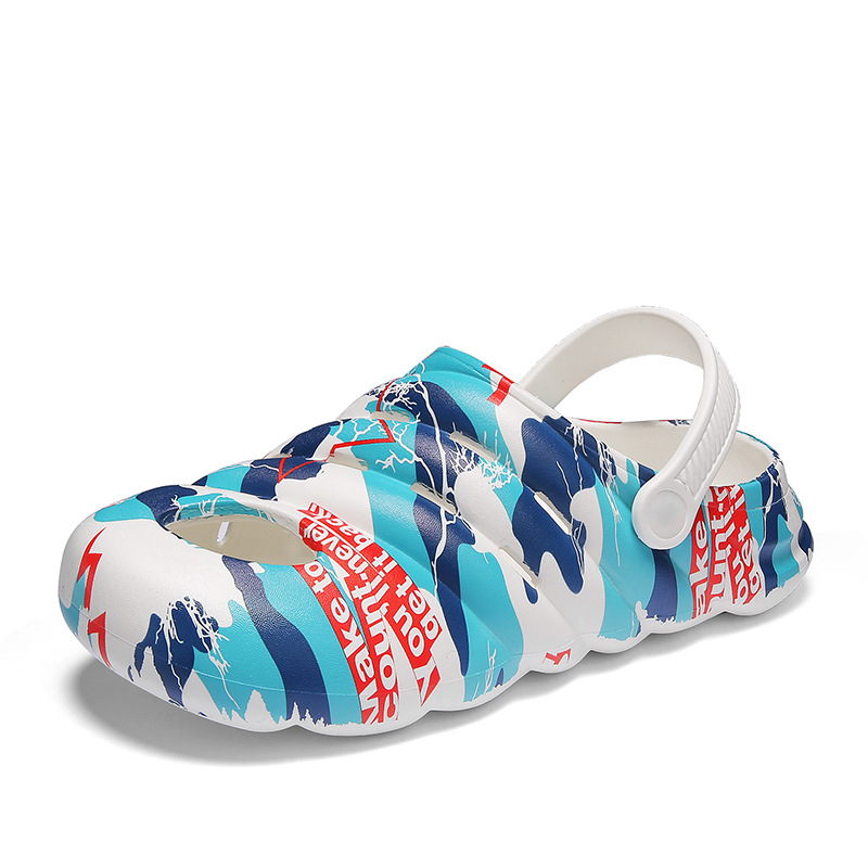 Nuevos zapatos agujeros de mierda de verano para hombres, sandalias de playa al aire libre antideslizantes, moda, zapatillas casuales.