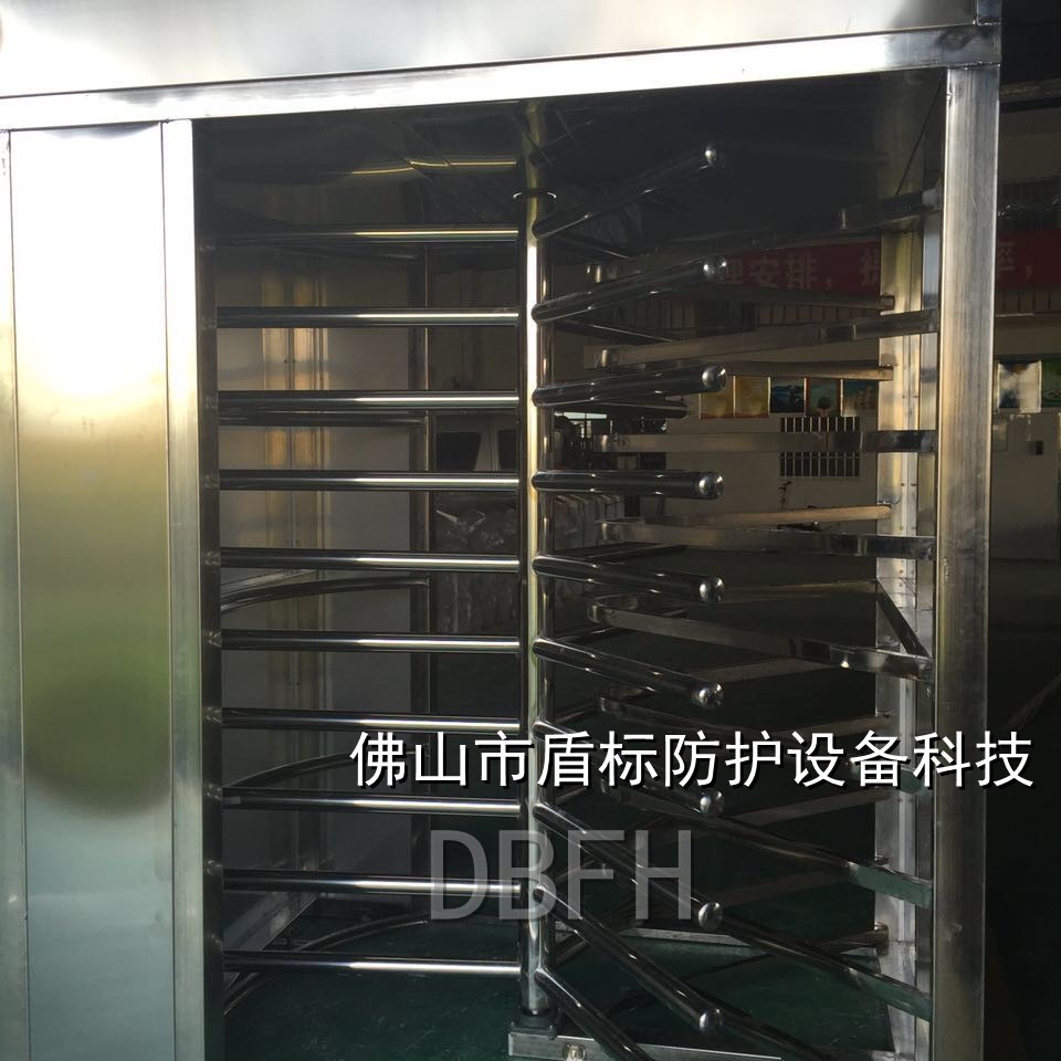 监狱管控全封闭不锈钢栅栏道闸高铁单向出口成品旋转门防尾随道闸