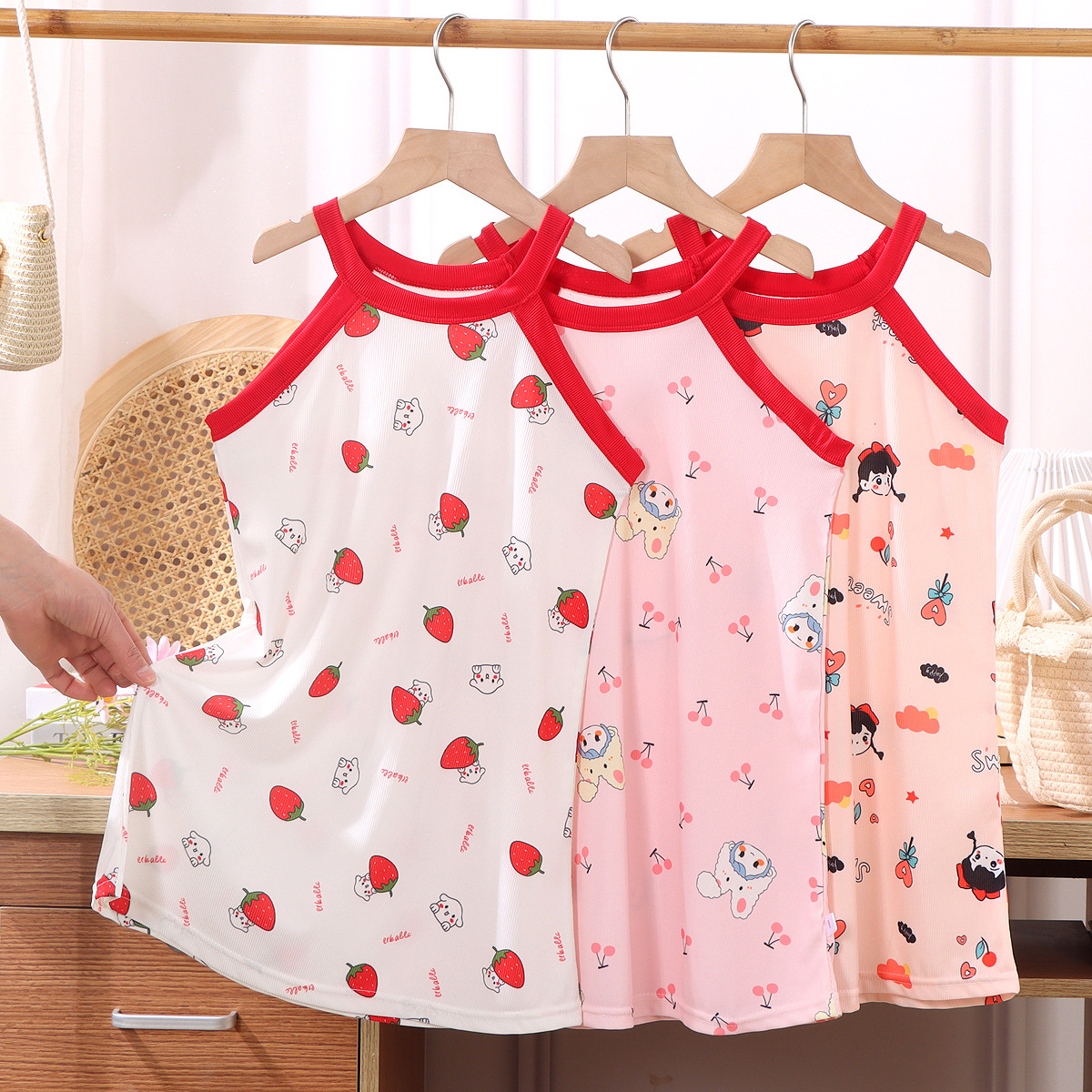 Summer princess dress for girls, stylish sleeveless sundress, nightgown, casual beach dress, children's dress