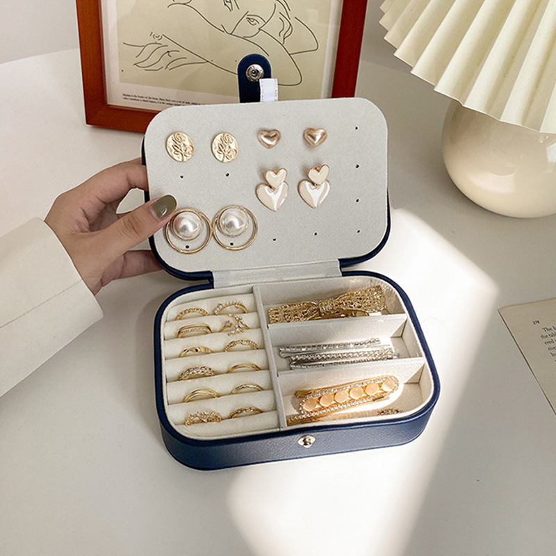 Caja de joyería portátil pequeño anillo exquisito pendientes caja de almacenamiento europeo de gama alta de lujo bolsa de joyería de viaje