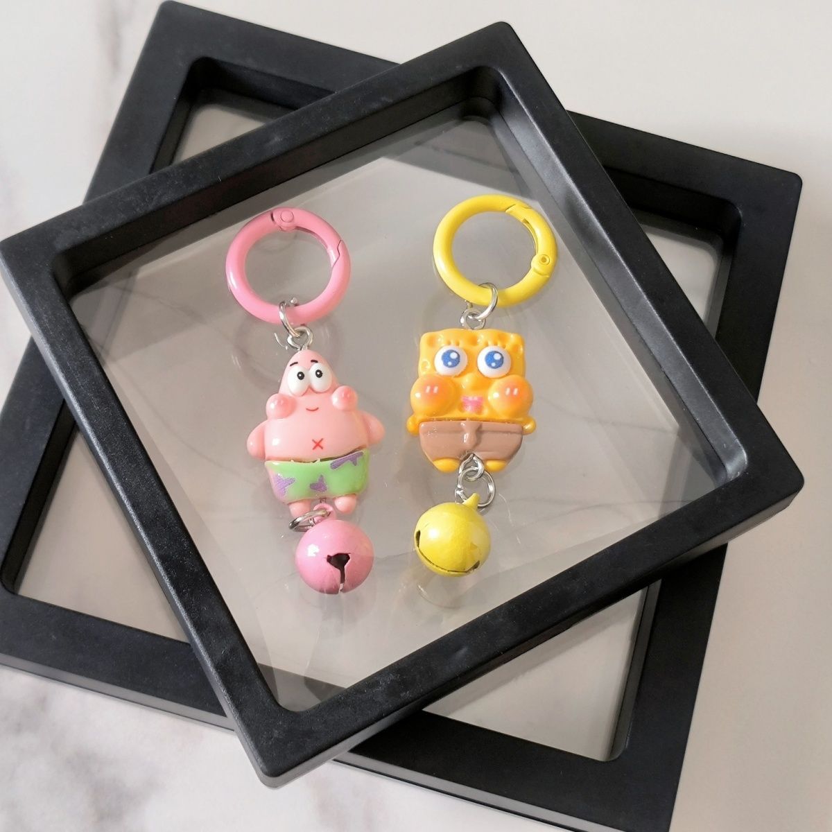 Tarjeta de campana D01 Baby Esponja Pi Big Star Keychain Cartoon nuevos accesorios lindos amigos regalos mochila colgar