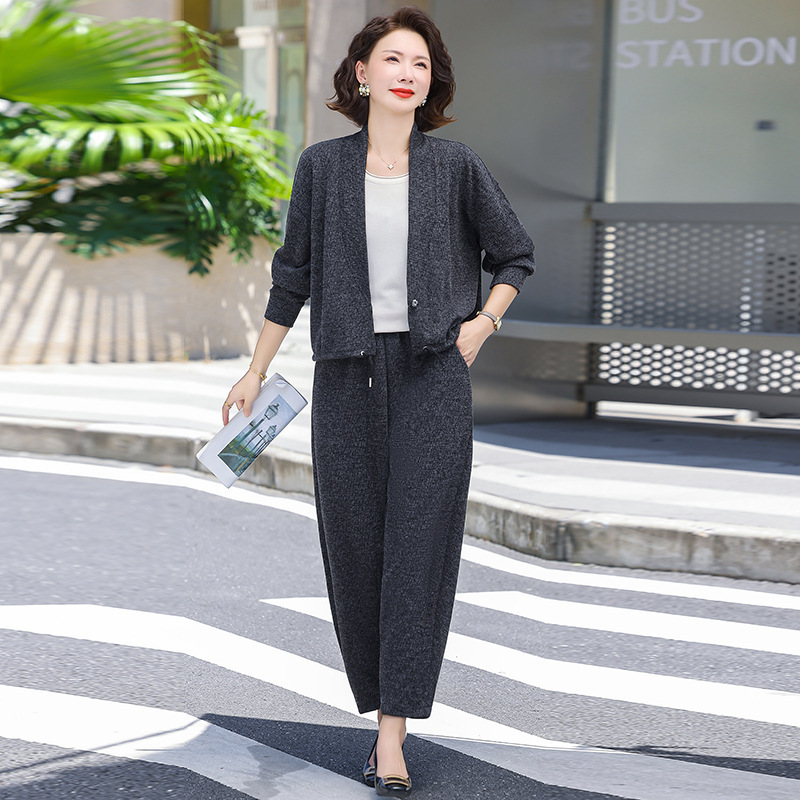 时尚宽松休闲妈妈装两件套2025秋装新款V领气质显瘦中老年女装潮|undefined