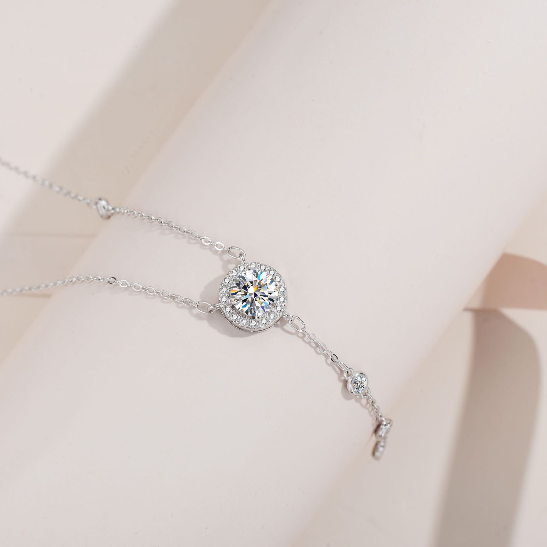 Elegant Round Tassel Sterling Silver Moissanite Zircon Necklace In Bulk display picture 3