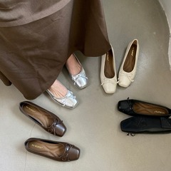 妖精スタイルの優しい靴の女性の 2022 春の新弓スクエアトゥフラットシューズシルバー浅い口ビーニーシューズ