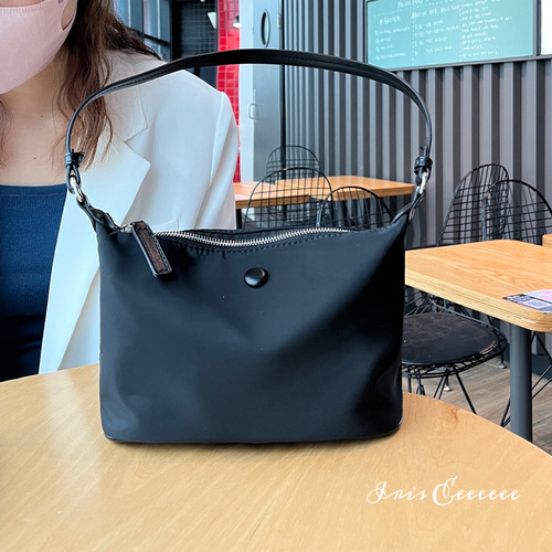 2024 summer lightweight waterproof nylon cloth armpit single shoulder crossbody small bag for women Korean version ins texture dumpling handbag