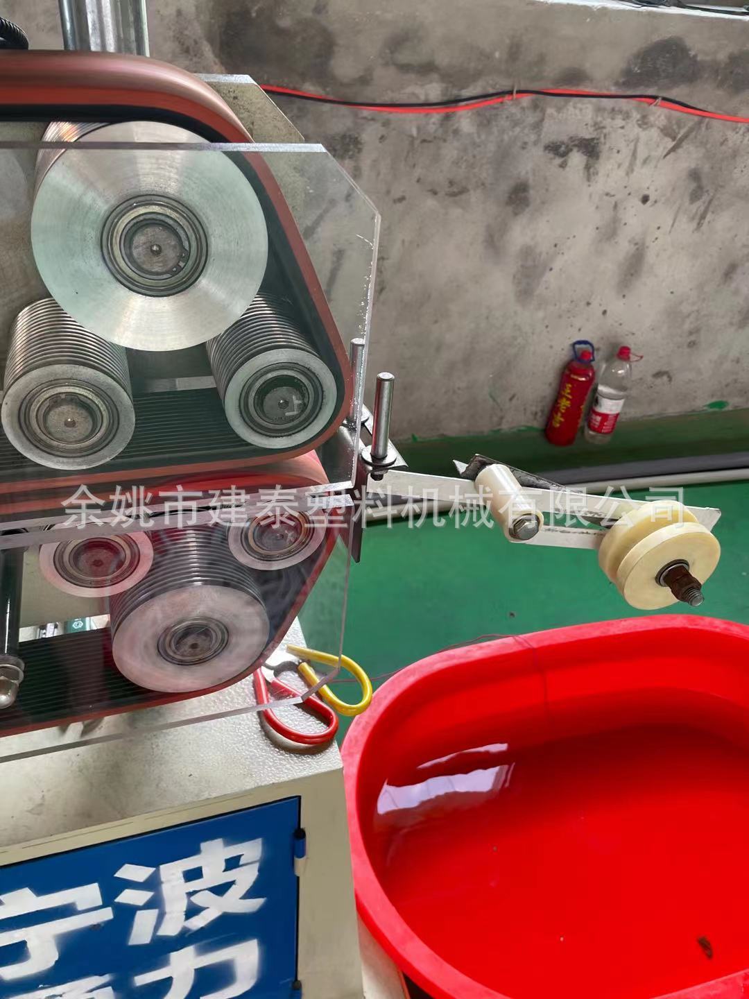 厂家供应pe缠绕管塑料挤出机PVC软管塑料挤出机