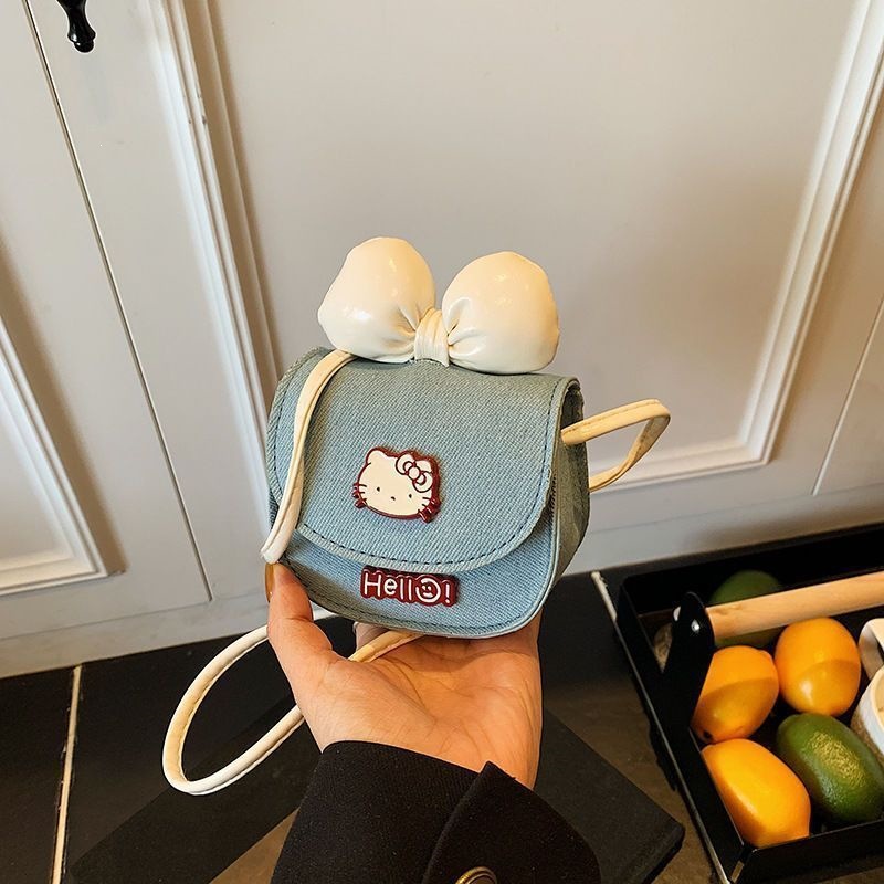 New children's cartoon cute cat-themed handbag for girls, stylish mini crossbody bag with a bow, perfect for toddlers