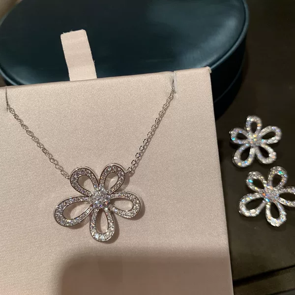 Van Gogh High-End Version V Gold Electroplated Sunflower Necklace, Light Luxury Style Sunflower Earrings, Sunflower Ring