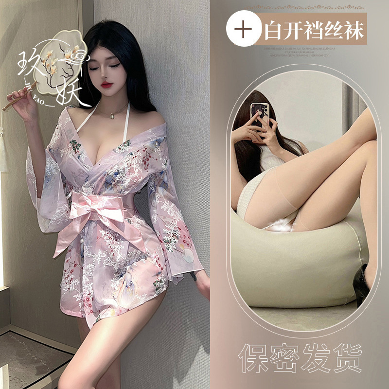핑크색 벚꽃 의상 + 흰색 오픈 양말