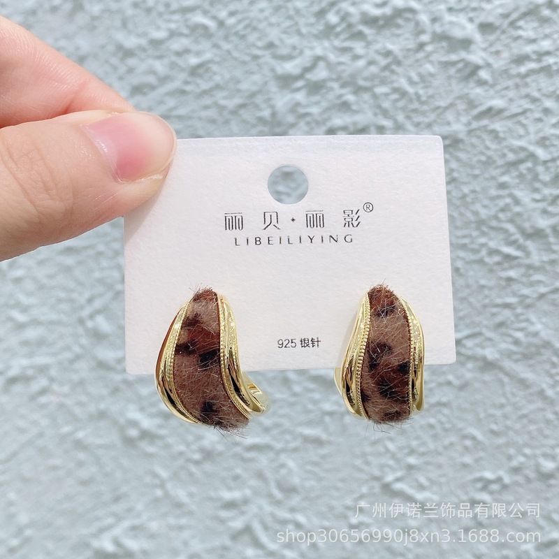丽银/丽贝丽影早秋新款豹纹马毛系列棕色耳环几何造型925银针耳饰|undefined