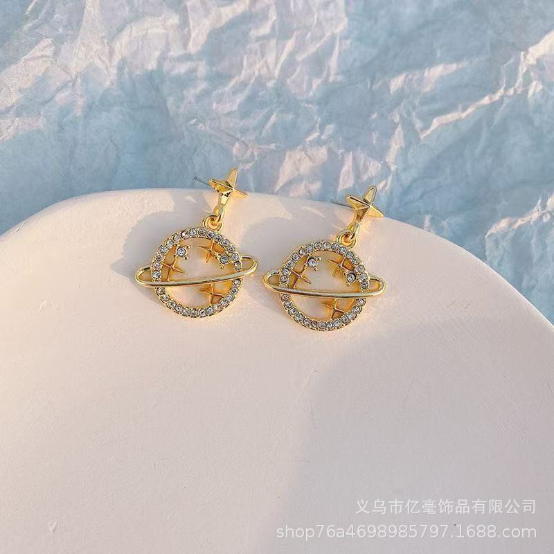 S925 Pendientes de perlas de temperamento Pendientes de lujo ligero de alta gama Pendientes al por mayor y al por menor transfronterizos Mujeres