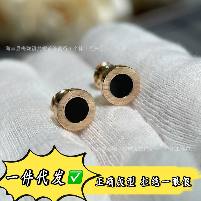 Baojia Round Cake Earrings Titanium Steel Classic High Version Full Diamond Black and White Fritillaria Fashion Light Luxury Men's and Women's Couple Earrings Women