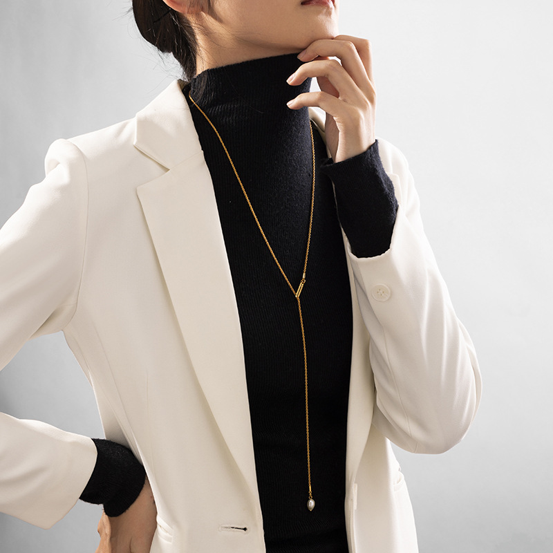 Transfronterizo retro latón dorado collar de perlas de alta calidad collar de suéter de mujer otoño y invierno larga sensación de lujo ligero simple versátil