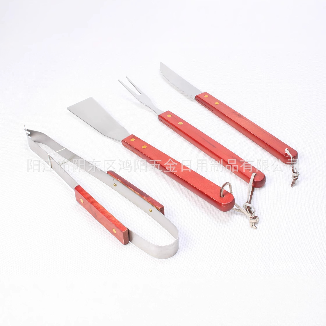 Suministro de fábrica nuevo mango de madera de acero inoxidable de 4 piezas conjunto de parrilla cuchillo tenedor pala clip herramienta suministros traje