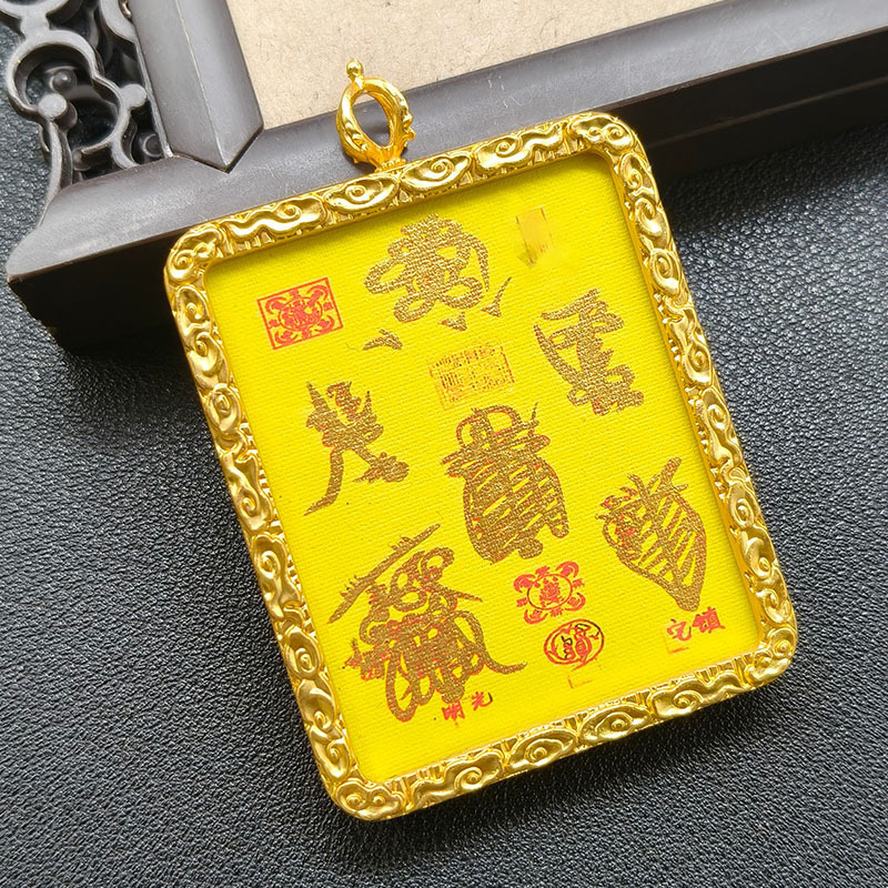 龙虎山道家唐卡吊坠嘎呜盒手绘彩金画芯关将军五雷八卦牌项链批发|undefined