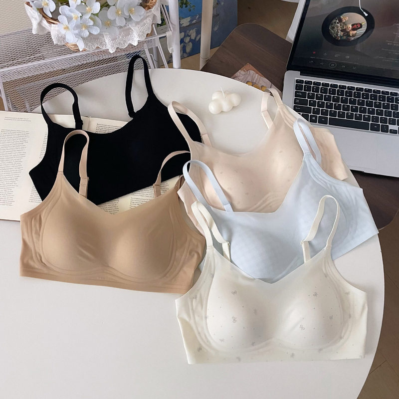 Japanese-style one-piece seamless underwear for women with small busts, enhancing and anti-sagging, thin and seamless bra, new popular model