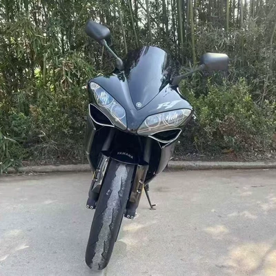 YAMAHA R1, Motosikletlər