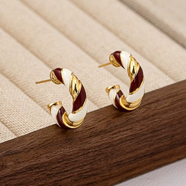 项链;耳环;手链