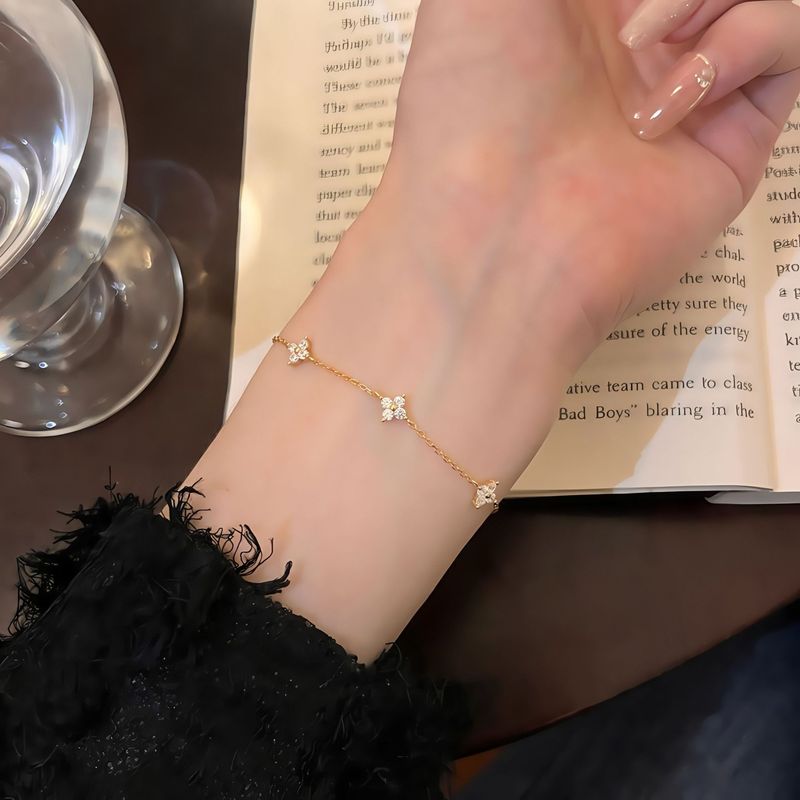S925 スターリングシルバー四つ葉のクローバーブレスレット女性用クロスボーダーヨーロッパとアメリカンスタイルのシンプルなジルコンライト高級ニッチ気質ハイエンドハンドジュエリー|undefined