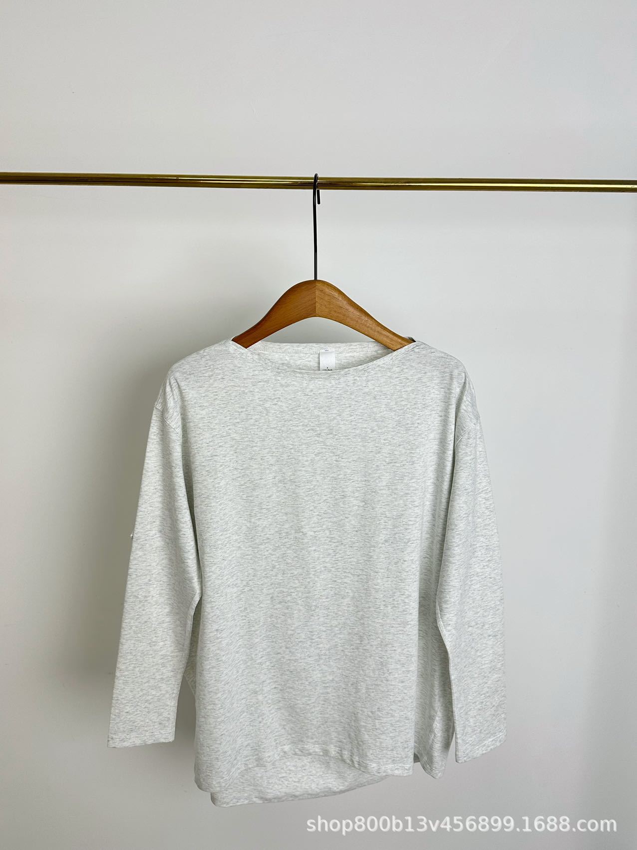 얼룩덜룩한 밝은 회색