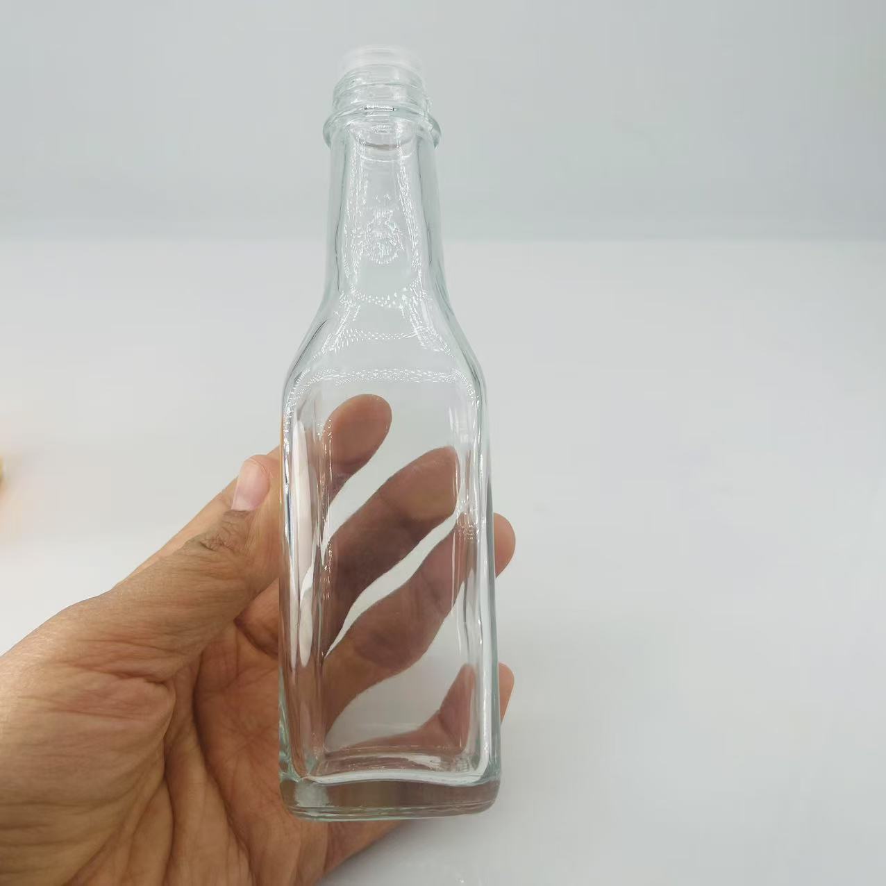 Innovadora botella de salsa de ensalada de cocina cuadrada de 150ml botella de salsa de tomate botella de salsa de ensalada botella de jugo de espino amarillo botella de vidrio grueso