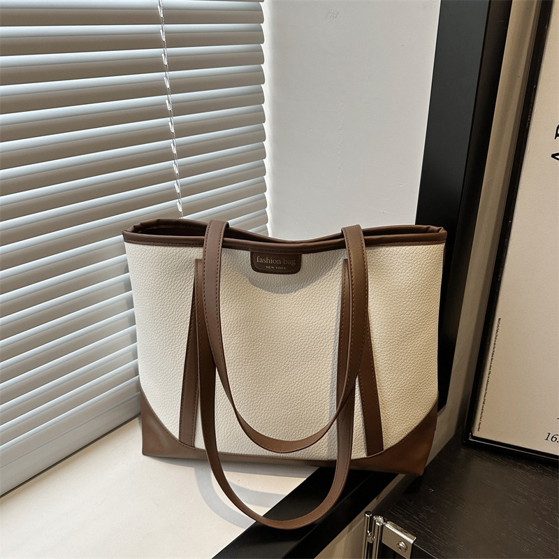 Otoño bolsa de gran capacidad de moda de textura simple de mujer de viaje bolsa de hombro bolsa de temperamento estética popular