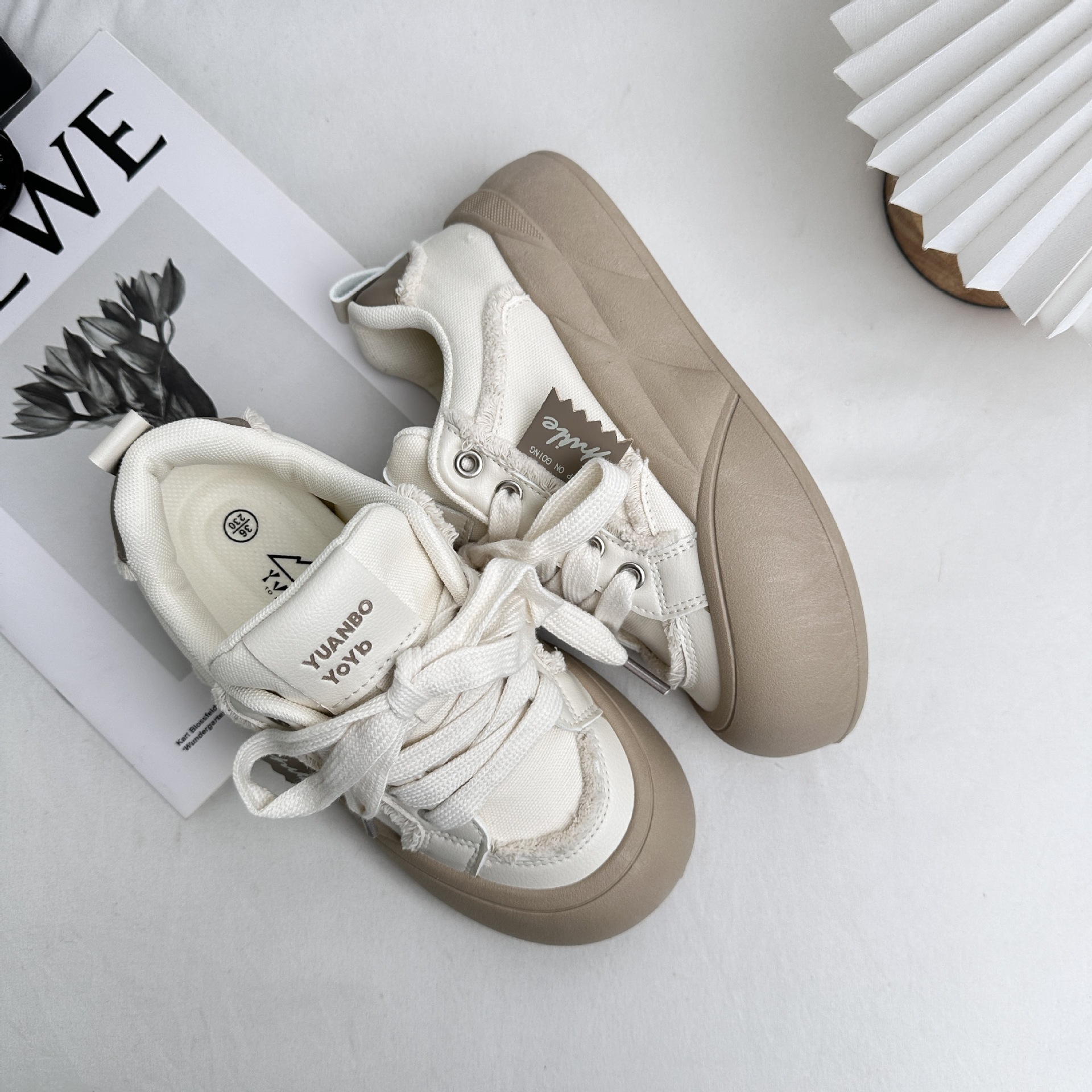 Yuanbo 2025 primavera zapatos de punta grande zapatos de plataforma de corte bajo para mujer deportes y ocio zapatos blancos zapatos de mujer coreanos