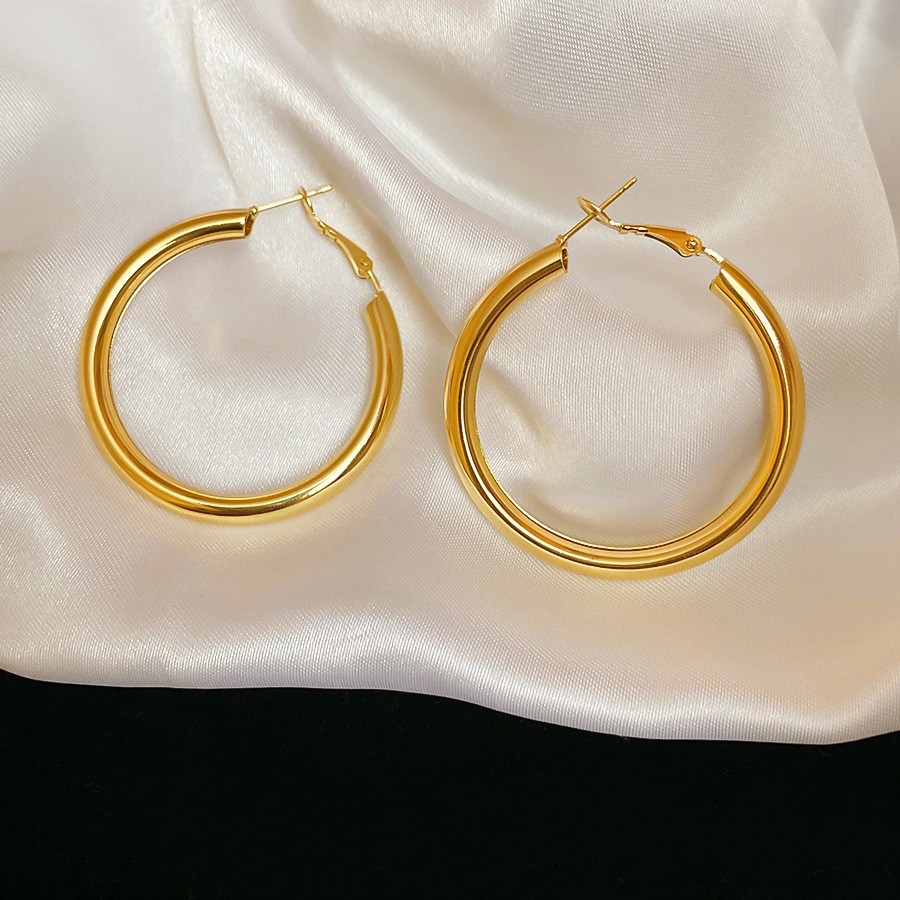 Pendientes geométricos de anillo simple de nuevo estilo transfronterizo de aguja de plata, sentido de diseño, pendientes de lujo simples y ligeros, pendientes de sentido de alta gama de moda al por mayor