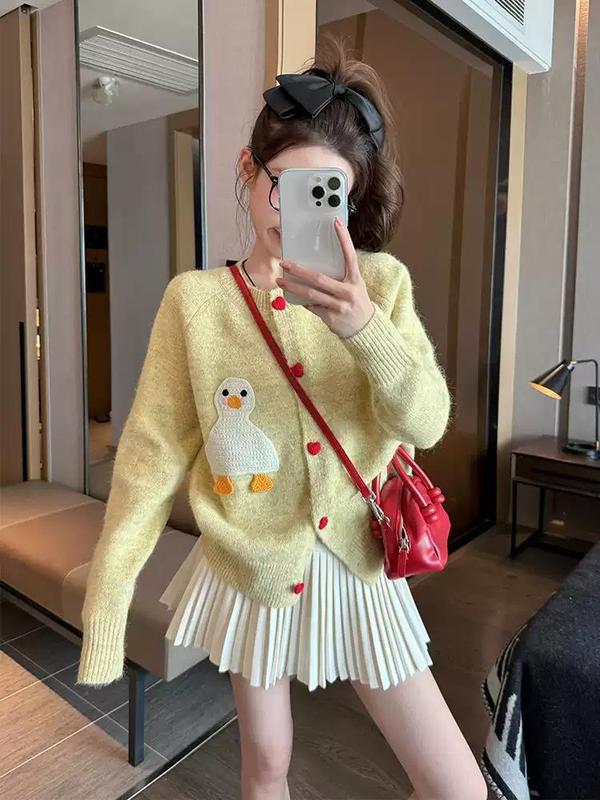 ミルク黄色のセーターのコートの女性2025の新型秋冬の厚い小さい背の洋風の年齢を減らして底のニットのカーディガンを打ちます。|undefined