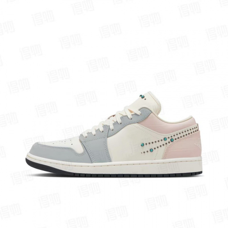 Cross-border Putian shoes, genuine AJ1 low-top basketball shoes, casual and versatile, in a muted pearl color, unisex, suitable for couples, black Cross-border Putian shoes, genuine AJ1 low-top basketball shoes, casual and versatile, in a muted pearl color, unisex, suitable for couples, black