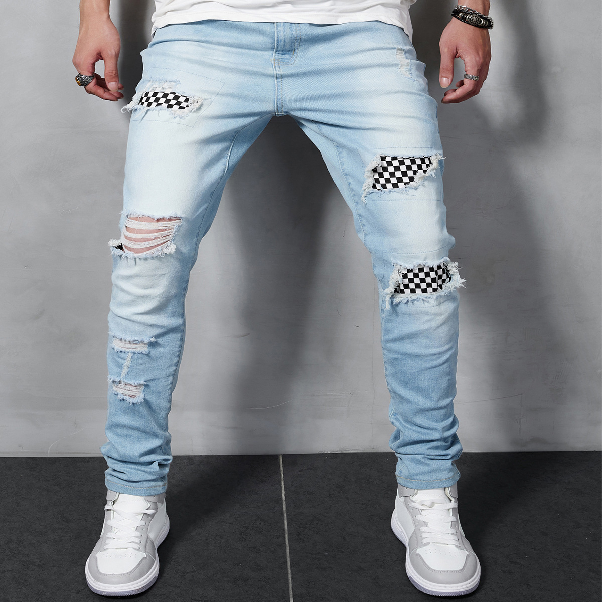 Stazione di abbigliamento maschile stile caldo pantaloni strappati con toppa e gamba piccola autunno e inverno jeans attillati e aderenti strappati da uomo_voghion.com