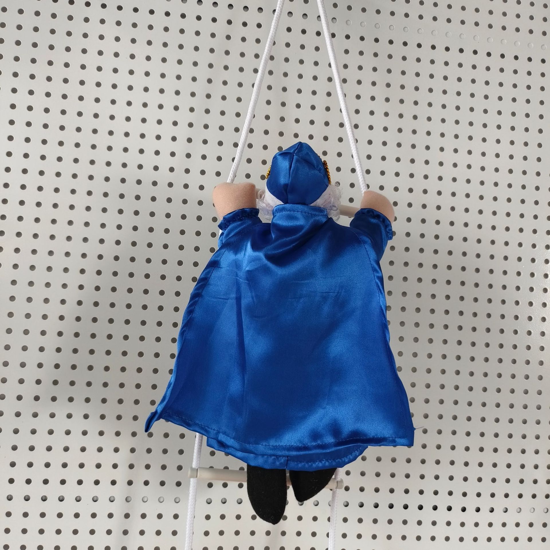 Tres reyes transfronterizos españoles escalera muñeca cara blanca cara negra, cara amarilla rey escalera regalos del día de la infancia español