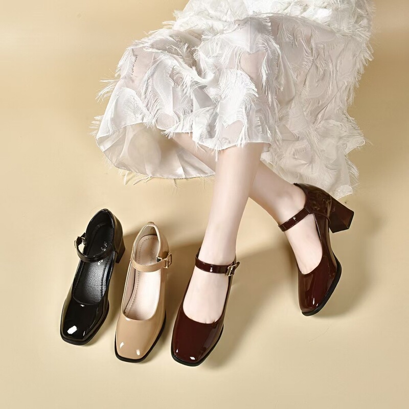 Single-layer shoes women's patent leather square toe thick heel Mary Jane shoes spring and autumn new soft bottom not tired feet high heels women's bright leather shoes