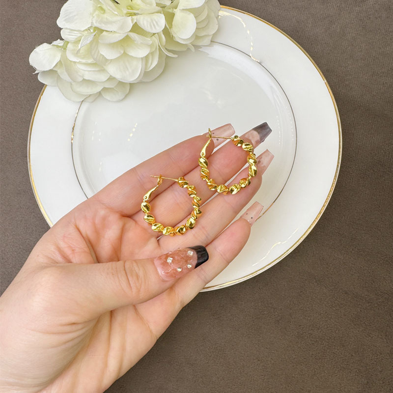 Nuevos aretes de oro de estilo chino antiguo estilo coreano textura ligera aretes de lujo diseño de personalidad femenina no se desvanecerá joyas de orejas