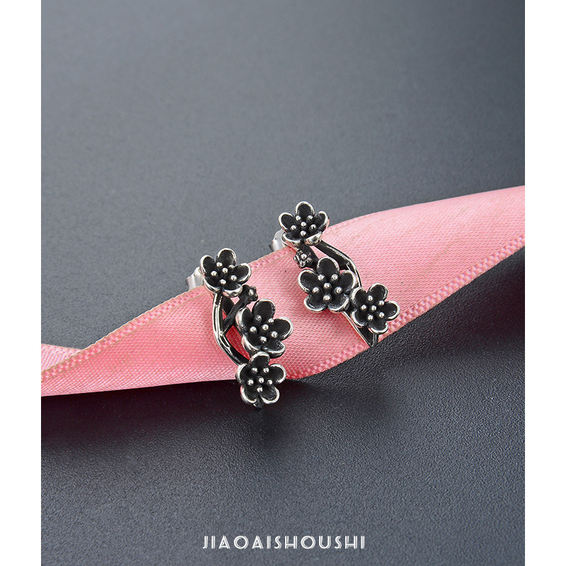 S925 plata tailandesa retro hacer viejos pendientes de flores artesanía joyas de orejas de plata esterlina creativa flores dulces pernos de orejas mayoristas