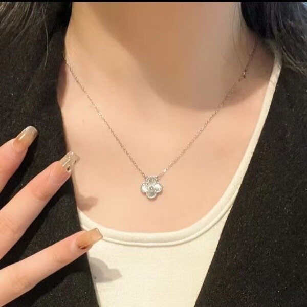 여성용 네잎 클로버 양면 다이아몬드 목걸이, 다재다능한 가벼운 럭셔리 액세서리, 틈새 디자인 쇄골 체인, 국경 간 특별 보석