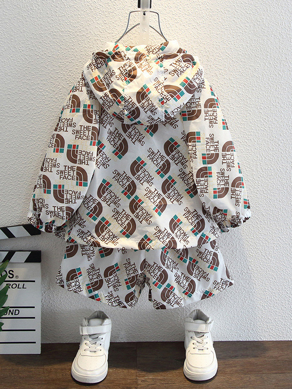 7958 Traje de ropa de secado 2025 Nuevo estilo para niños pequeños y medianos Deportes y ocio Ropa de protección solar de playa de todo fósforo Verano exterior delgado