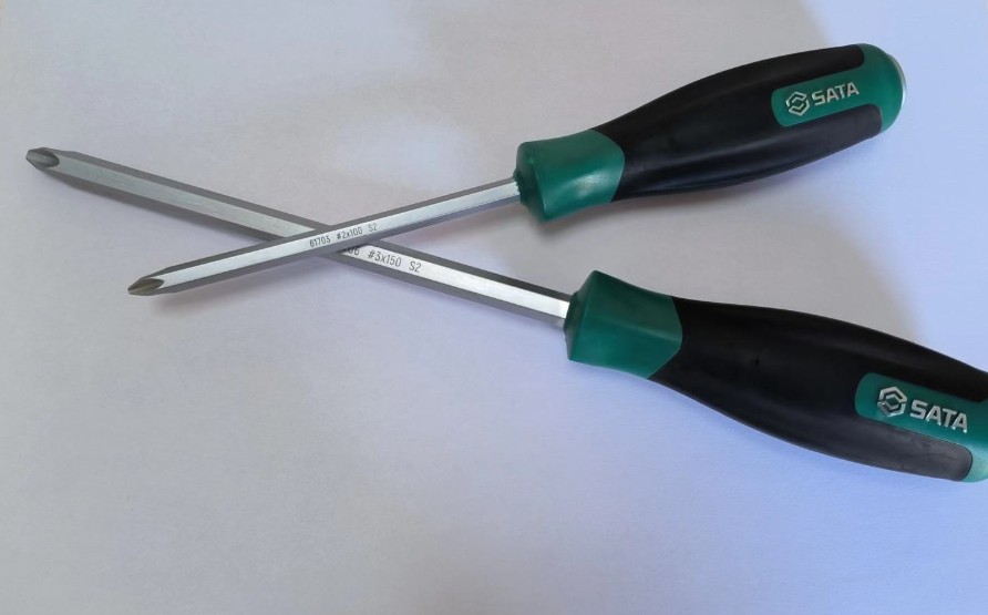 SATA世达工具 T系列十字形穿心螺丝批 #3*150mm  61706