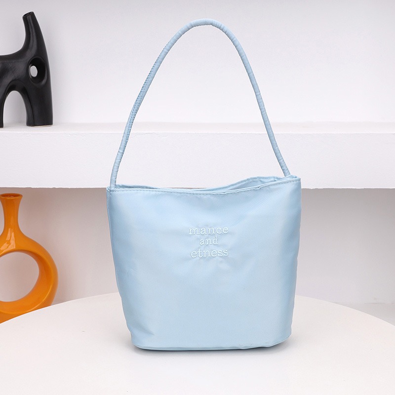 (Large style single hand carry) light blue without pendants