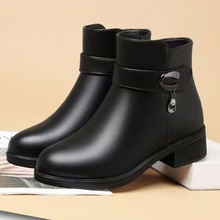 新款气质低跟软底女靴2025冬季尖头侧拉链短靴百搭绒里保暖妈妈靴