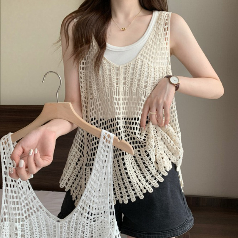 Knitted vest