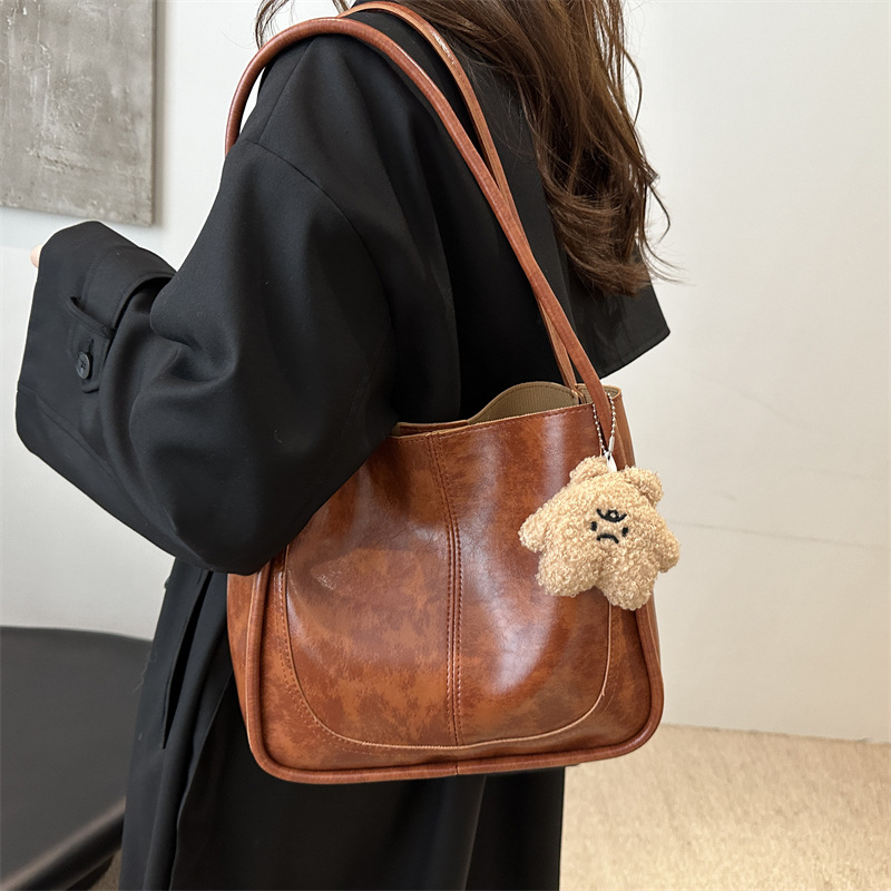Bolsos populares para mujer 2024 otoño e invierno nuevo estilo coreano retro de gran capacidad para viajar en clase bolso de hombro bolso de moda