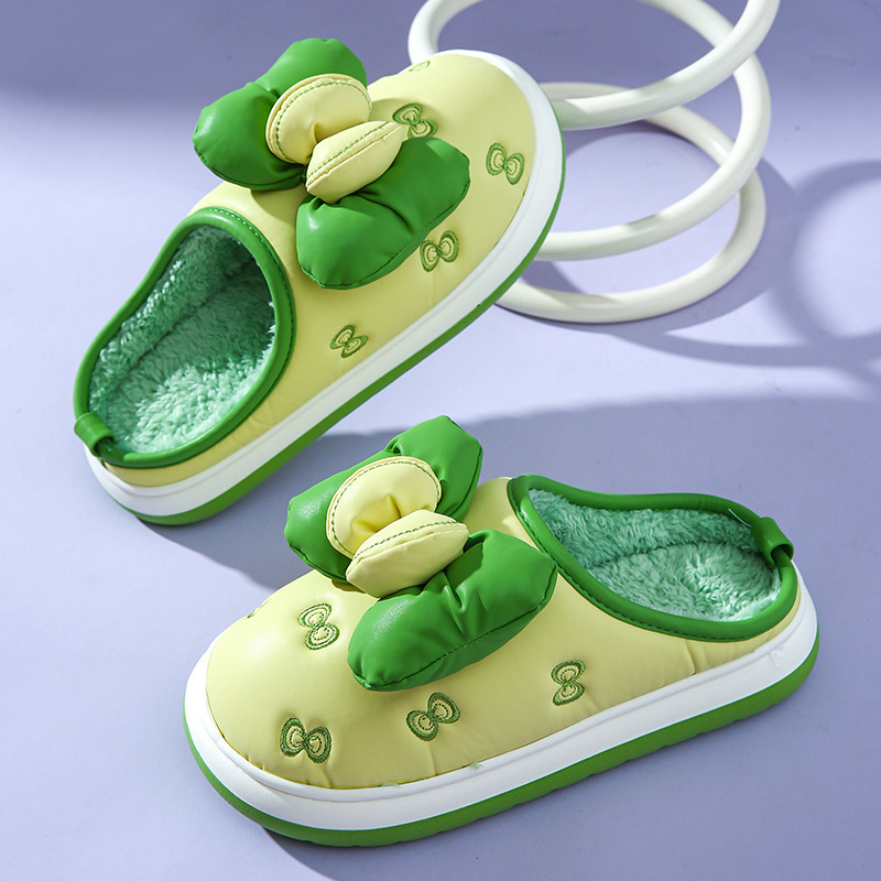 Zapatillas de algodón de suela gruesa para mujer en otoño e invierno, ropa exterior con lazo nuevo, interior para el hogar, además de zapatillas de algodón cálidas e impermeables de terciopelo para in