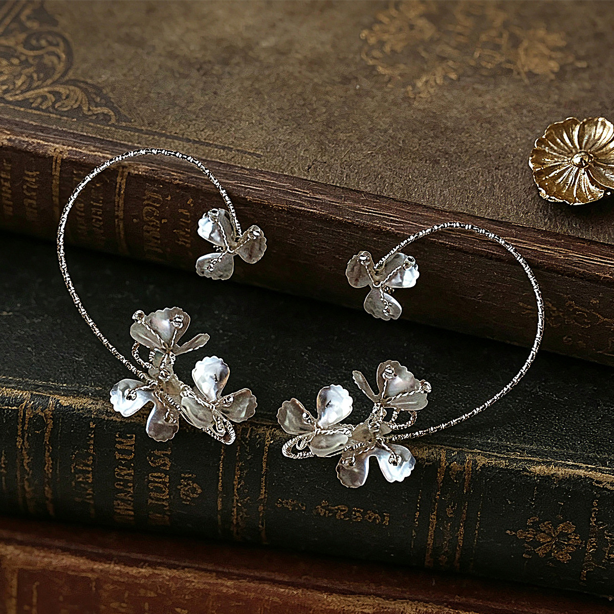 Korean-Style Sweet Earrings, Ultra-Fairy Clover Ear Clips for Women, Light Luxury Niche Design, Sweet Temperament, Handmade Ear Cuffs