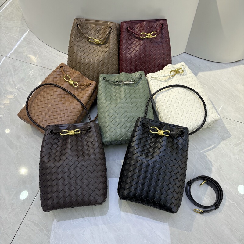 In-Stock Bv New Andiamo Bucket Bowknot Woven Bucket Bag, Single Shoulder Crossbody Bag, Cowhide Underarm Bag