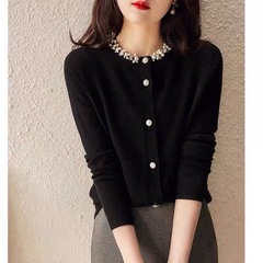 重い工芸の手作りのビーズのニットのカーディガンの女性の春秋の新型のデザイン感の小さい大衆の上着の長袖のセーターのコート