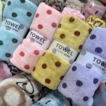 Thickened Coral Velvet Towel for Adult Bathing, Polka Dot Embroidered Face Towel, Absorbent, Quick-Drying, Lint-Free Household Thickened Coral Velvet Towel for Adult Bathing, Polka Dot Embroidered Face Towel, Absorbent, Quick-Drying, Lint-Free Household