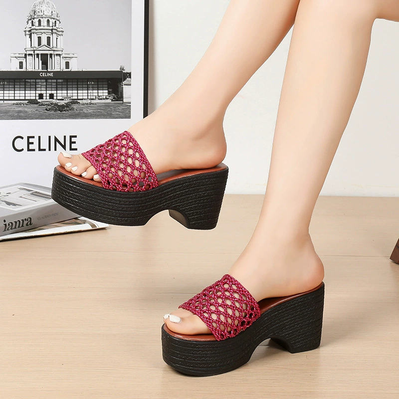 Европейские и американские оптовые сандалии больших размеров, однотонные, на толстой подошве и толстом каблуке, женские, плетеные, с перфорацией.