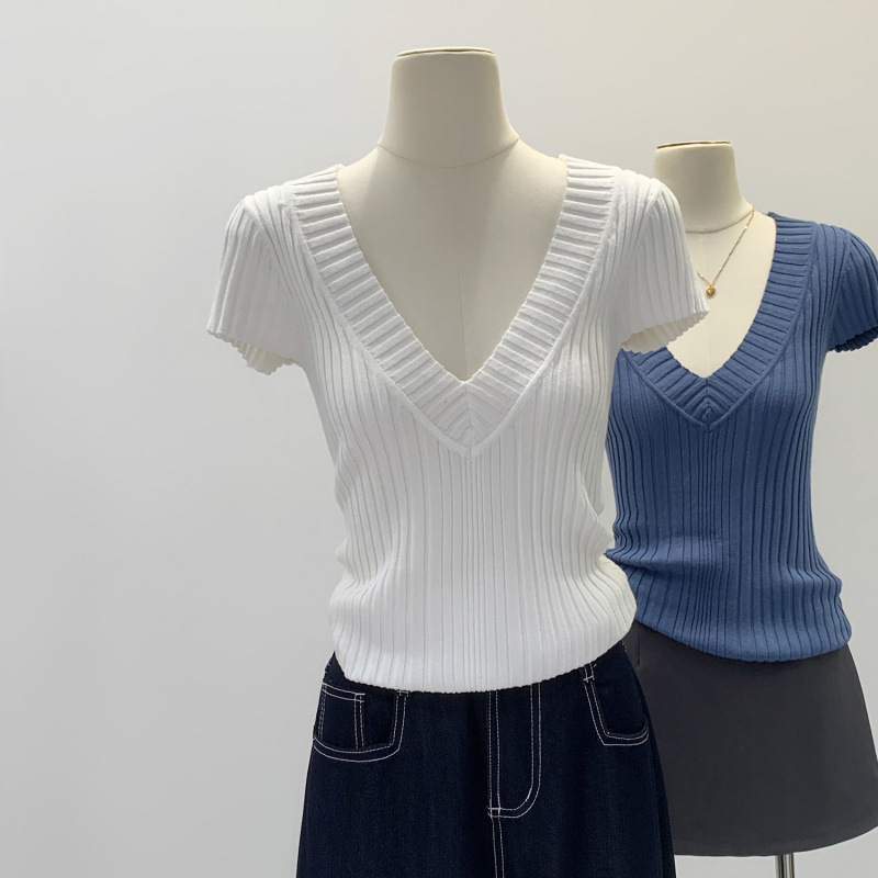 European Popular Unique V Neck Short-Sleeved Knitwear for Women 2025 Summer New Slim Fit Outer Wear Beautiful Little Top